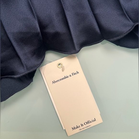 NWT Abercrombie & Fitch Luxe Navy Satin Pleated Midi Skirt – Medium - Picture 4 of 7
